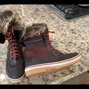 Celebrity winter boots size 11